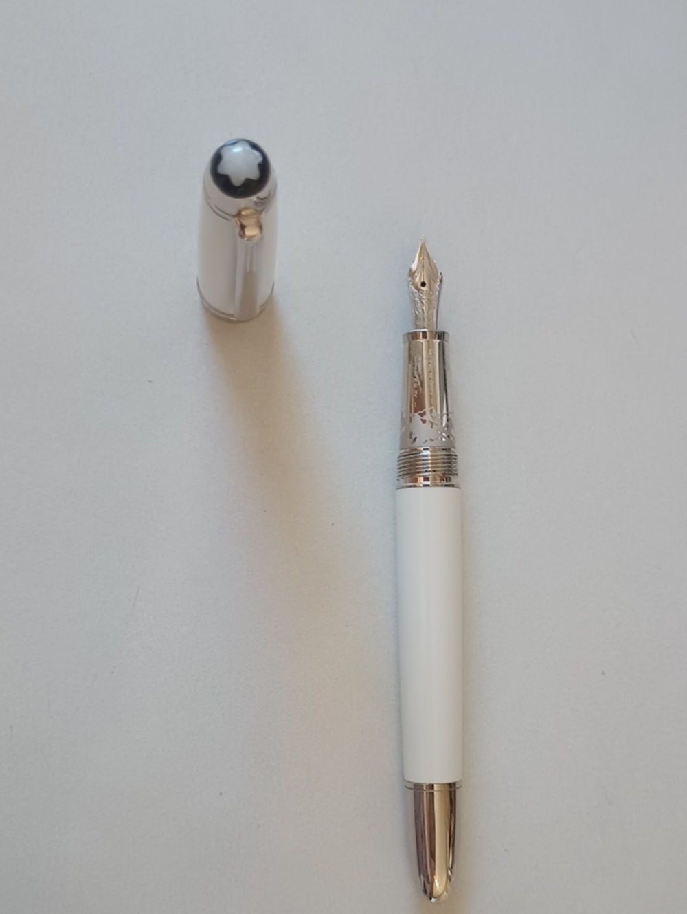 Montblanc White Fountain Pen Tribute To Montblanc